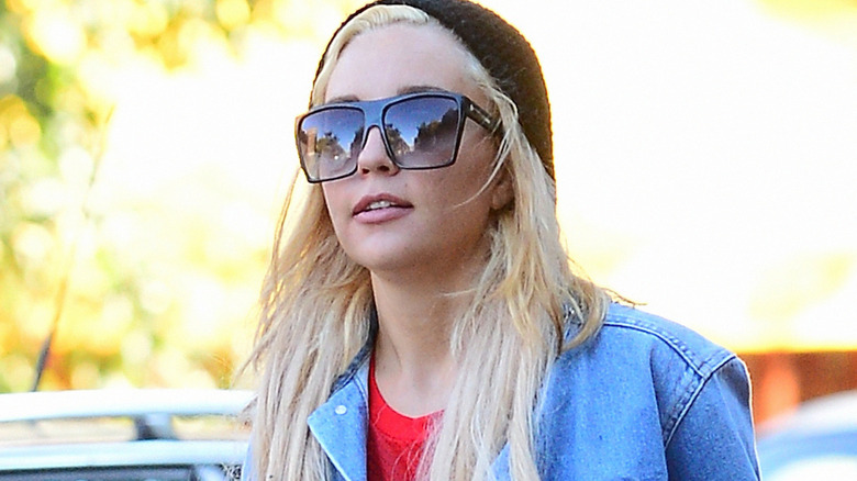 Amanda Bynes Beanie and Glasses