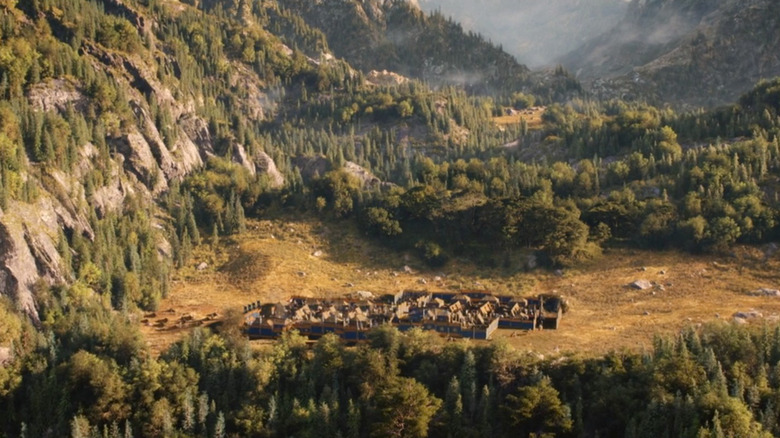 A Númenórean camp at the foot of the Mountains