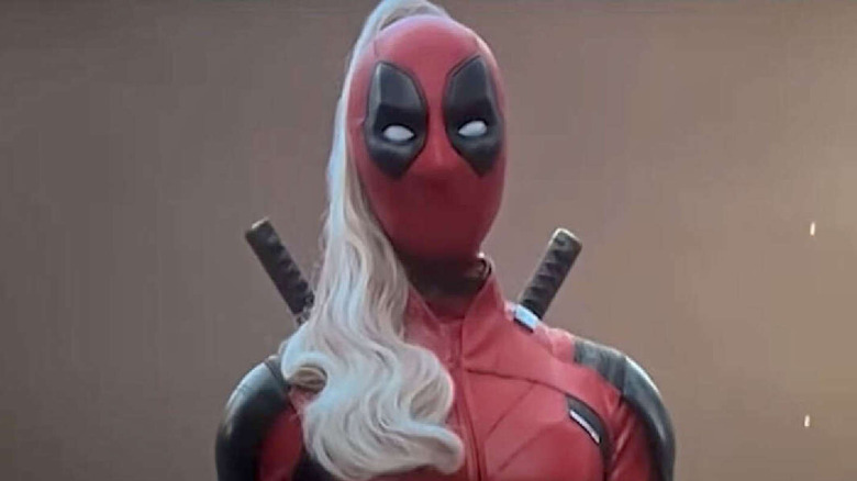 Lady Deadpool walking