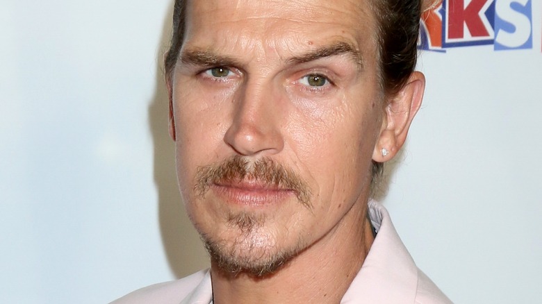 Jason Mewes with eyebrow raised