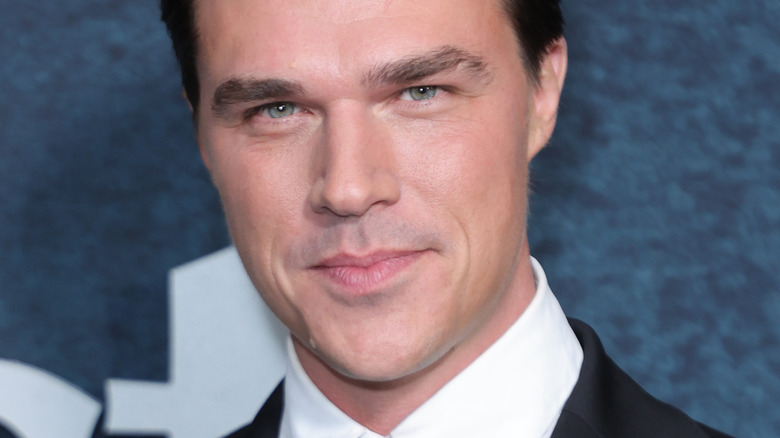 Finn Wittrock posing on the red carpet