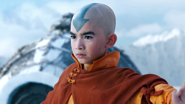 Aang holding his hand out