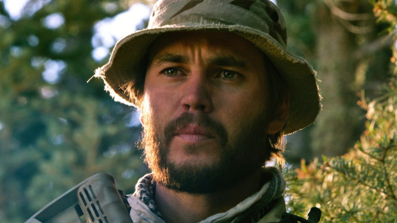 Taylor Kitsch preparing for battle in Lone Survivor