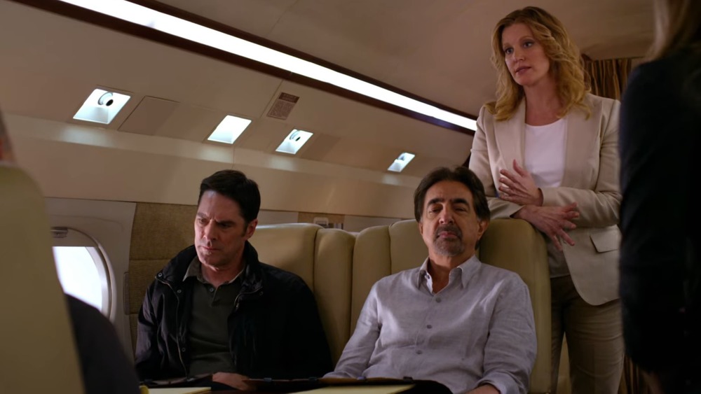 Hotch, Rossi, and Lambert on plane