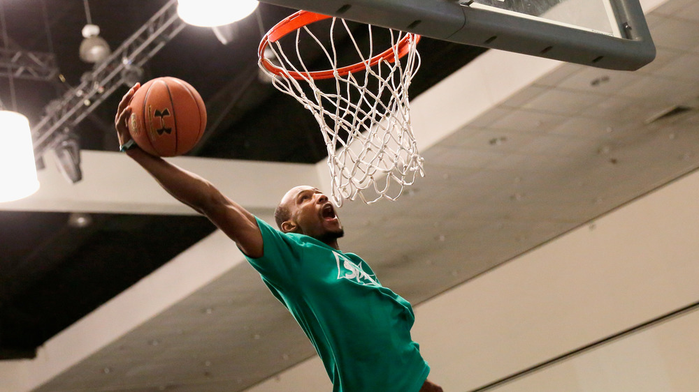 Christon Staples dunking