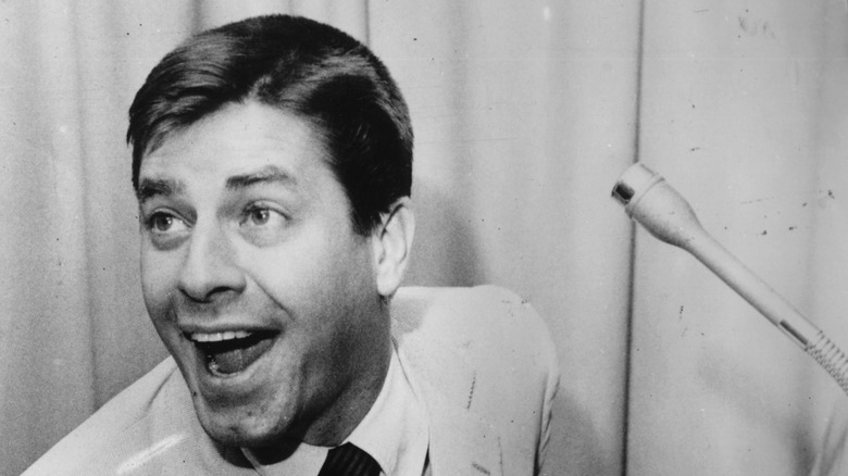 Jerry Lewis performs