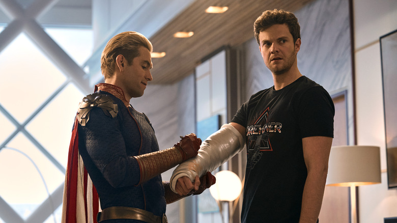 Homelander signs Hughie's cast