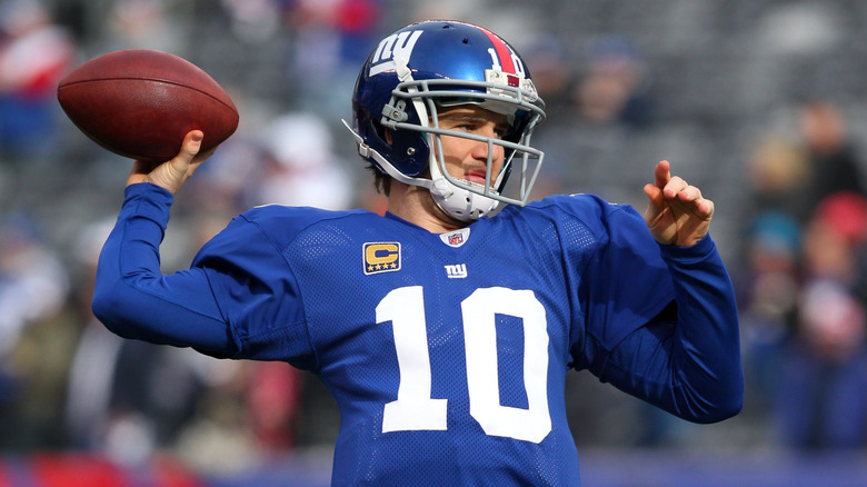 Eli Manning getting ready to throw football