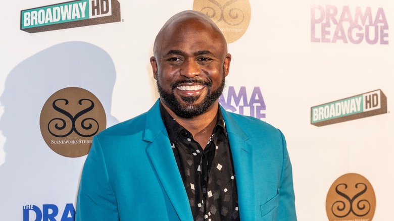 Wayne Brady in teal suit