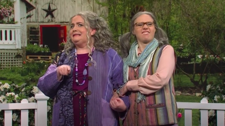 Aidy Bryant and Kate McKinnon making faces on "SNL"