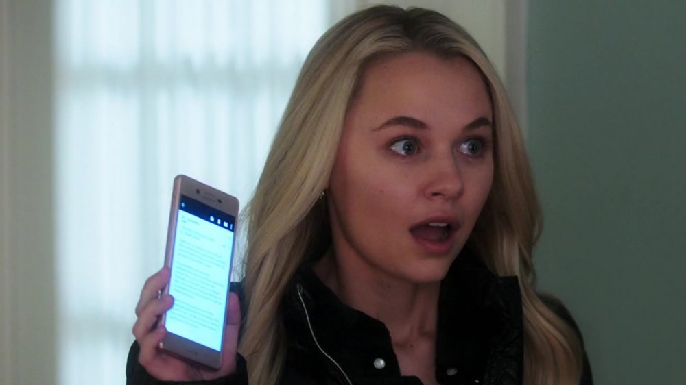 Madison Iseman as Sarah Quinn in Goosebumps 2