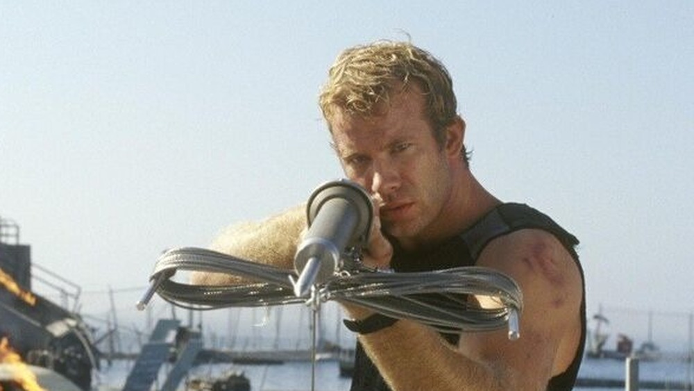 Thomas Jane aiming harpoon