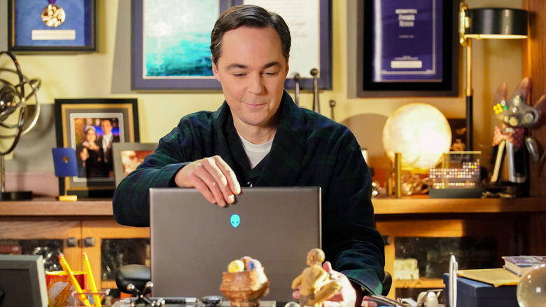 Sheldon smirking laptop