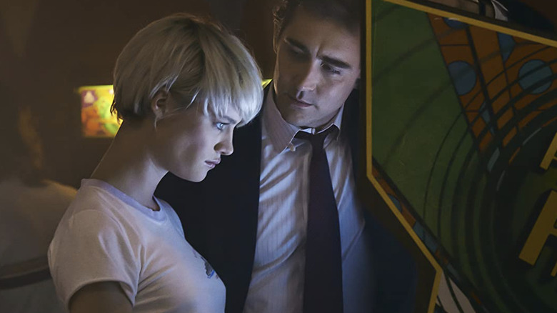 Lee Pace, Mackenzie Davis in arcade Halt and Catch Fire