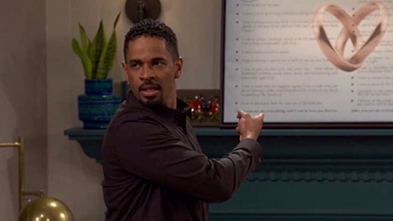 Damon Wayans Jr. Jake Davis pointing at wall