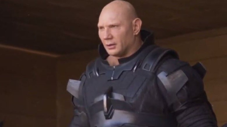 Glossu Rabban standing in armor