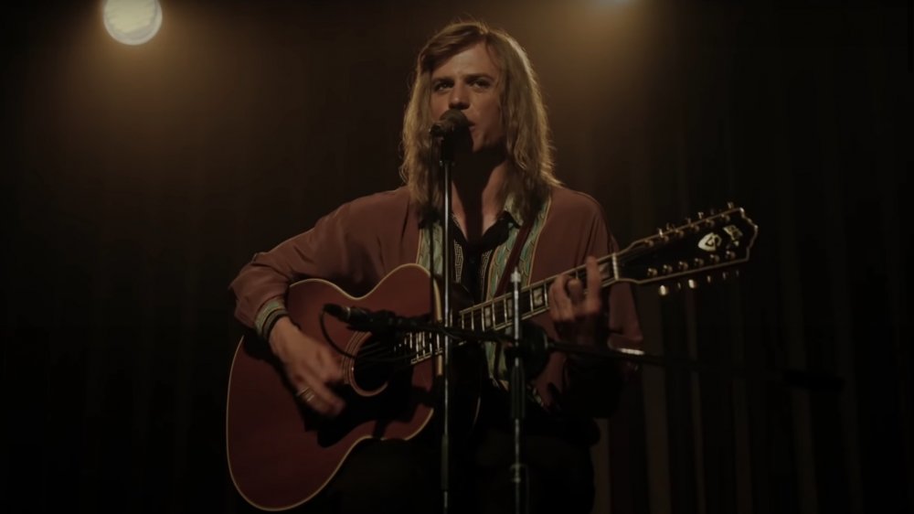 Johnny Flynn as David Bowie in Stardust