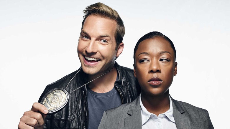 Ryan Hansen and detective Jessica Mathers