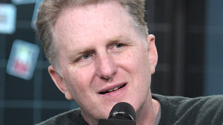 Michael Rapaport holding a microphone 