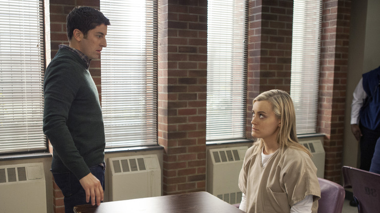 Jason Biggs talks with Piper in Orange is the New Black