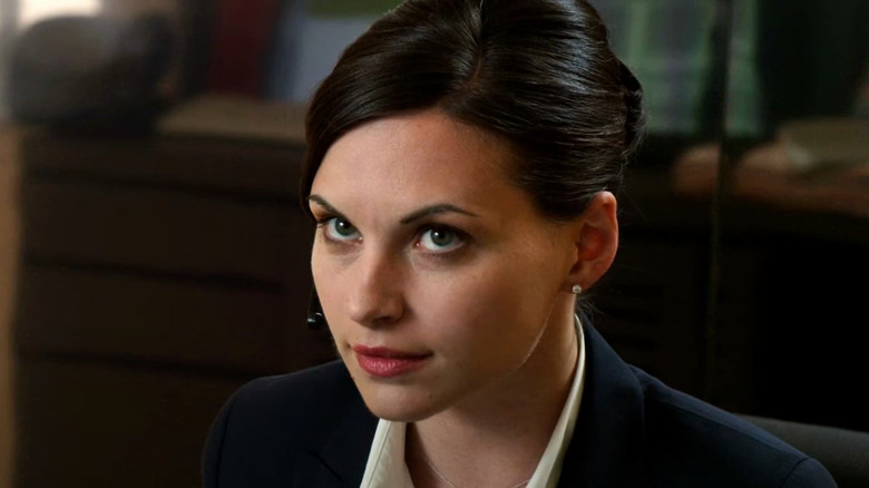 Jill Flint in The Amazing Spider-Man looking up