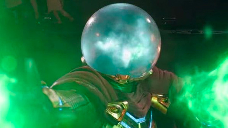 Mysterio conjuring magic