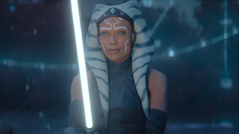 Ahsoka holding one white lightsaber