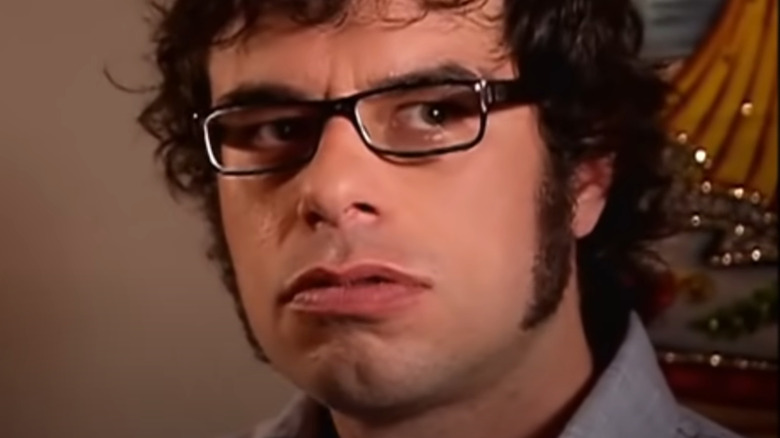 Jemaine staring at woman