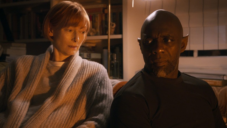 Tilda Swinton chatting with Idris Elba