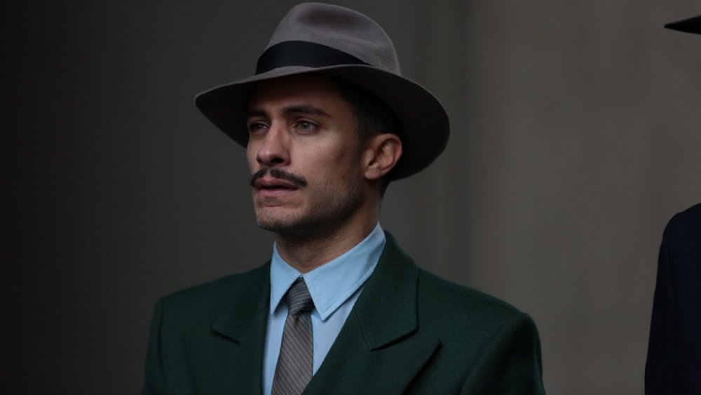 Gael García Bernal as Óscar Peluchonneau in Neruda