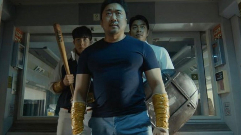 Yoon Sang-hwa facing the zombies