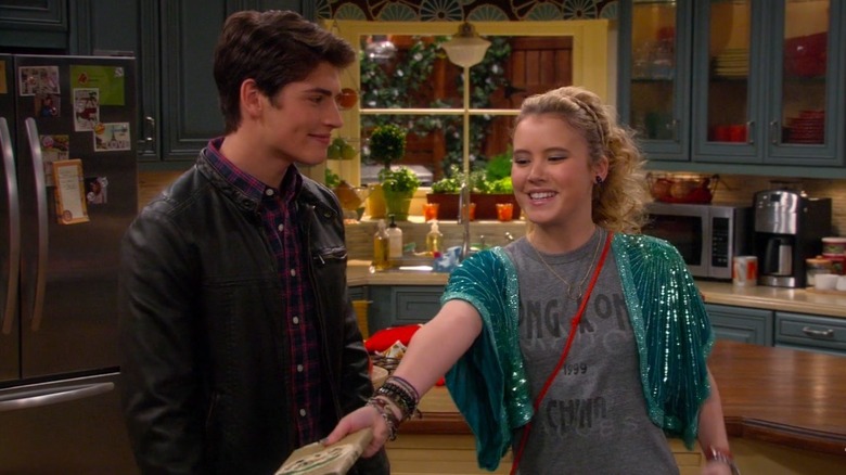 Gregg Sulkin appears on Melissa and Joey 