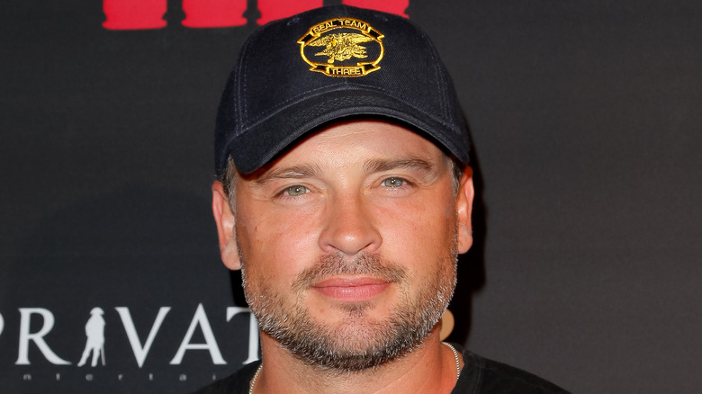 Tom Welling in baseball cap