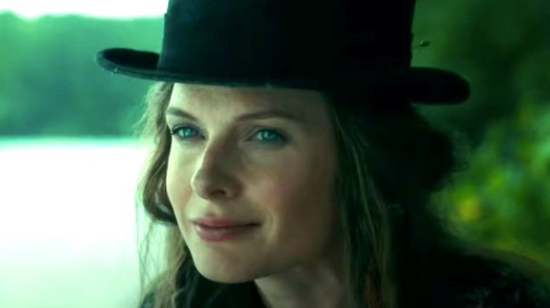 Rebecca Ferguson smiling in Doctor Sleep