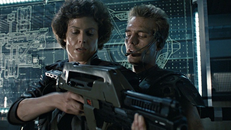 Ellen Ripley Dwayne Hicks gun training