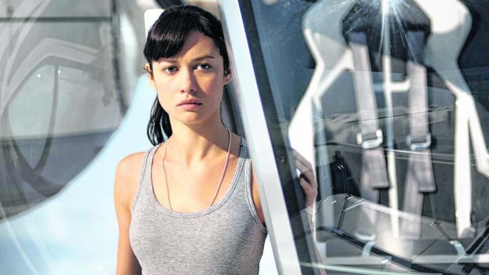 Olga Kurylenko gray tank top