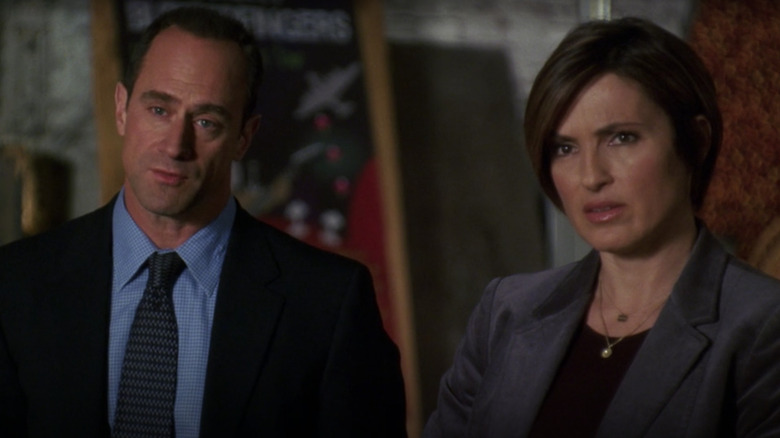 Mariska Hargitay and Christopher Meloni talking to suspect in law and order