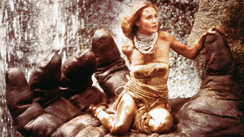 Jessica Lange being handled by Kong