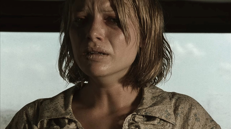 Lauren German looking scared in The Texas Chainsaw Massacre 