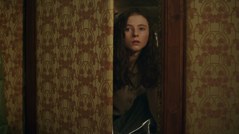 Thomasin McKenzie as Elsa in Jojo Rabbit