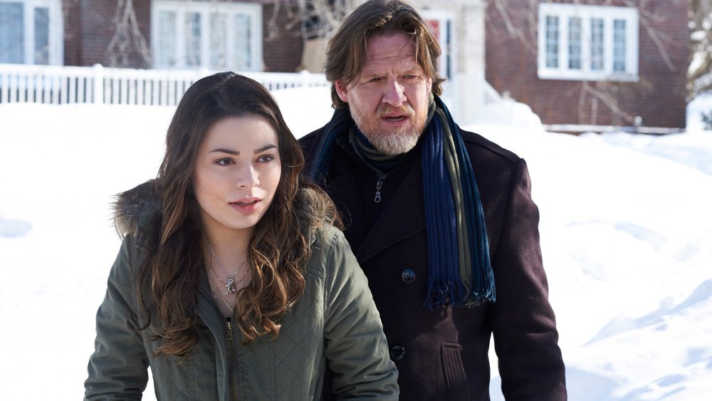 Miranda Cosgrove and Donal Logue in The Intruders