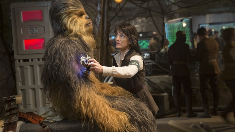 Dr. Kalonia puts something on Chewbacca's chest