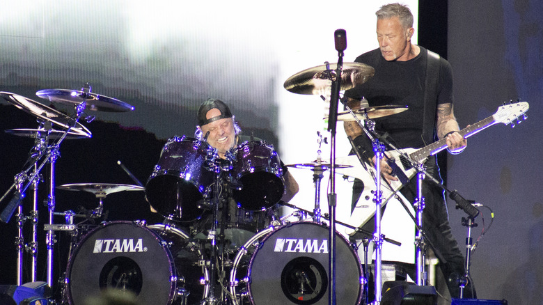 Lars Ulrich and James Hetfield performing