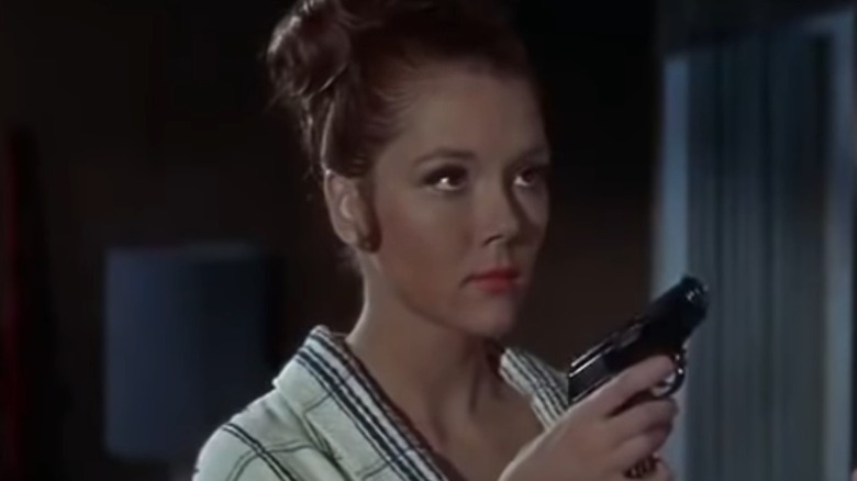 Tracy holding a pistol in On Her Majesty's Secret Service