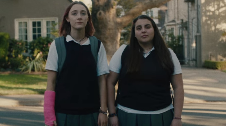 Saoirse Ronan and Beanie Feldstein in Lady Bird