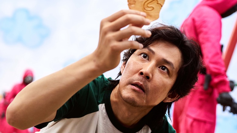 Seong Gi-hun looking at cookie