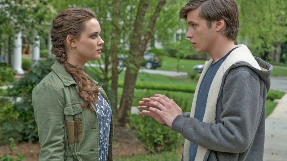 Katherine Langford and Nick Robinson as Leah Burke and Simon Spier in Love, Simon