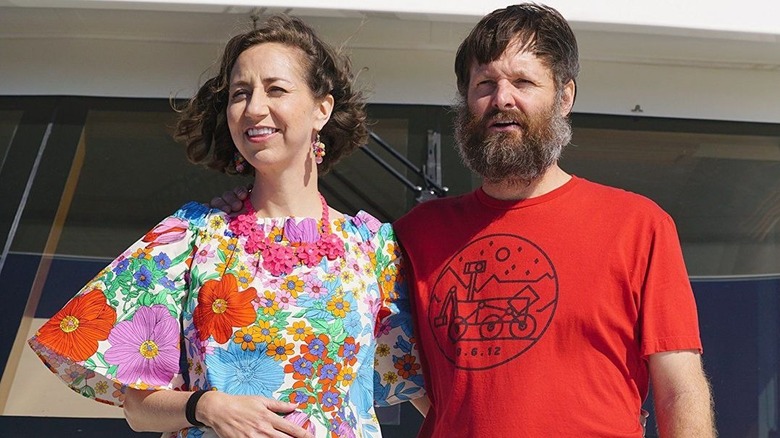 Carol next to Phil on The Last Man on Earth