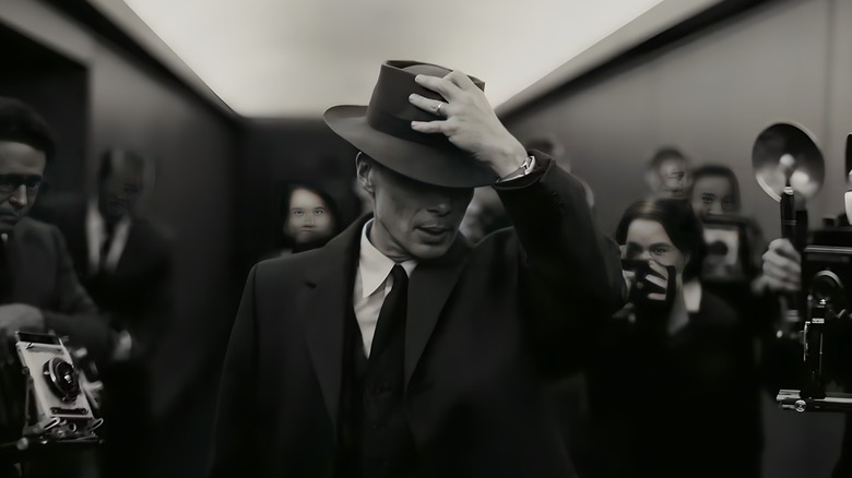 Oppenheimer walks through a paparazzi crowd