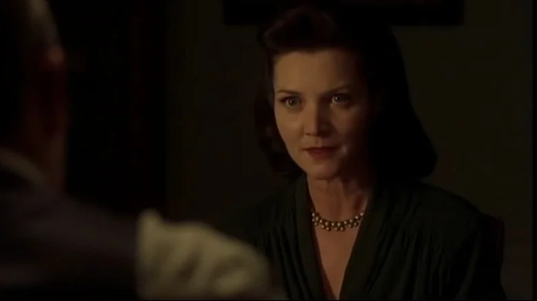 Sra. Marlish (Michelle Fairley) em Os Outros (Reprodução)